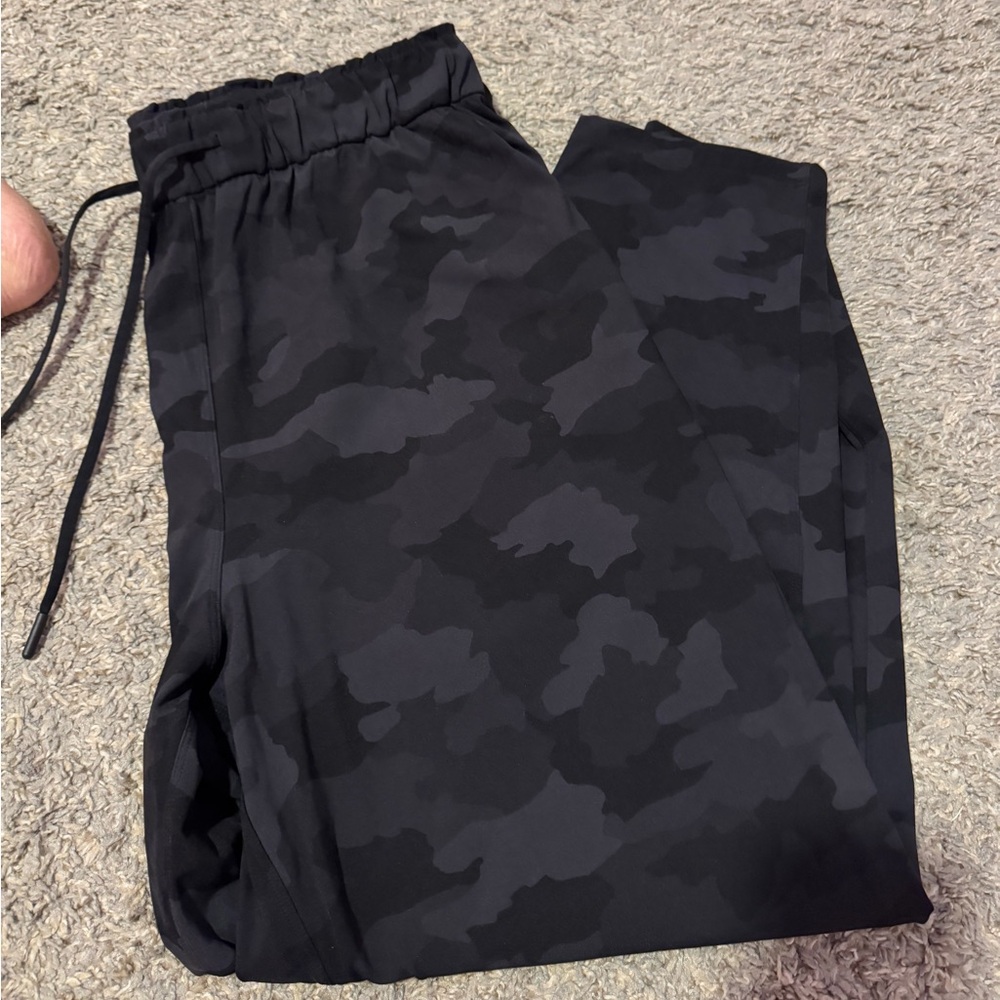 Lulu pants 26’ comfy and easy to throw on